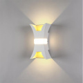 Lámpara de pared al aire libre impermeable en color blanco