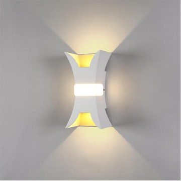 Lampada da parete esterna impermeabile di colore bianco