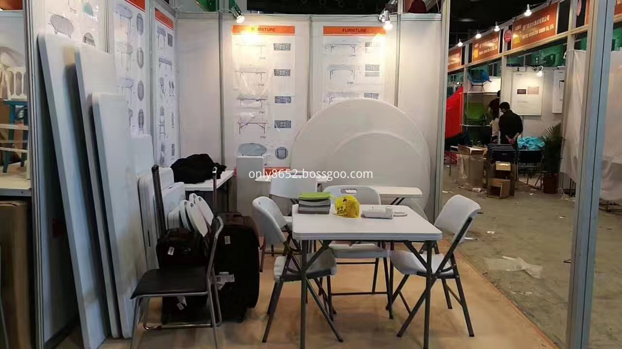 屋外のプラスチック折りたたみテーブル outdoor plastic folding table