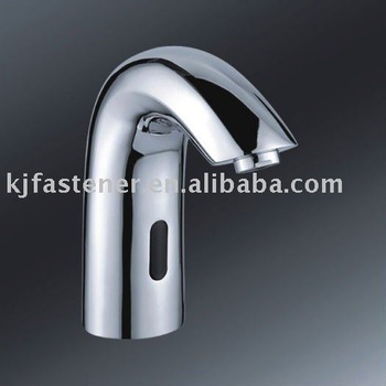 Automatic sensor faucet