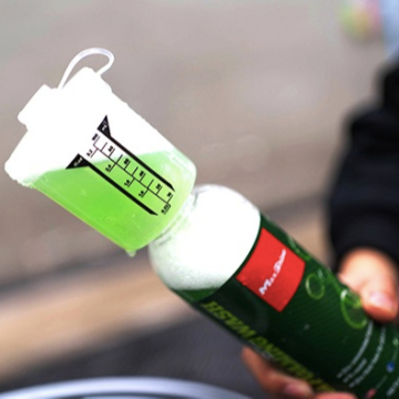 2022 Nuovo venditore caldo Resistente alla plastica chimica 100 ml di misurazione di misurazione all'ingrosso per i dettagli delle auto a margine privato