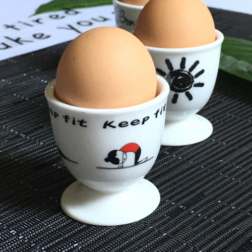 Śniadanie jajko uchwyty porcelanowe jajko kubek
