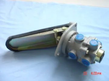 NISSAN FOOT BRAKE VALVE MC838211