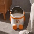 Decoración linda del hogar del bote de basura del astronauta