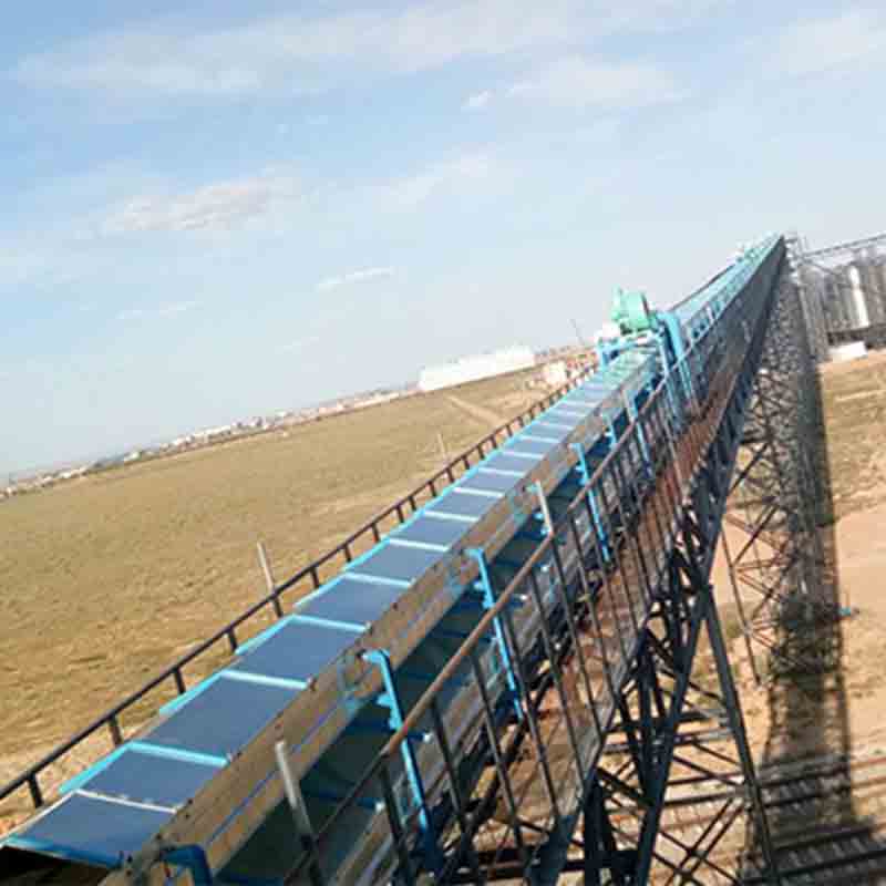 Air cushion belt conveyor for ore loading