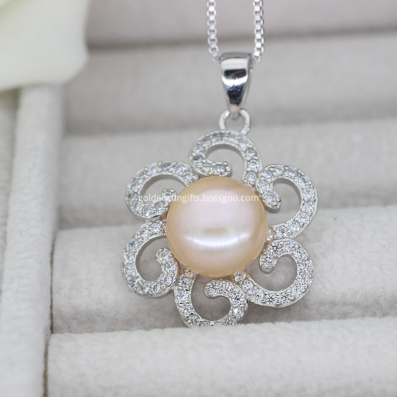 pearl pendant