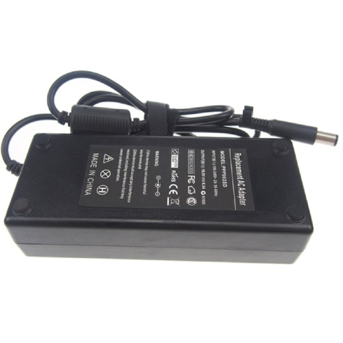 Caricabatterie adattatore di alimentazione CA / CC per laptop da 120 W.