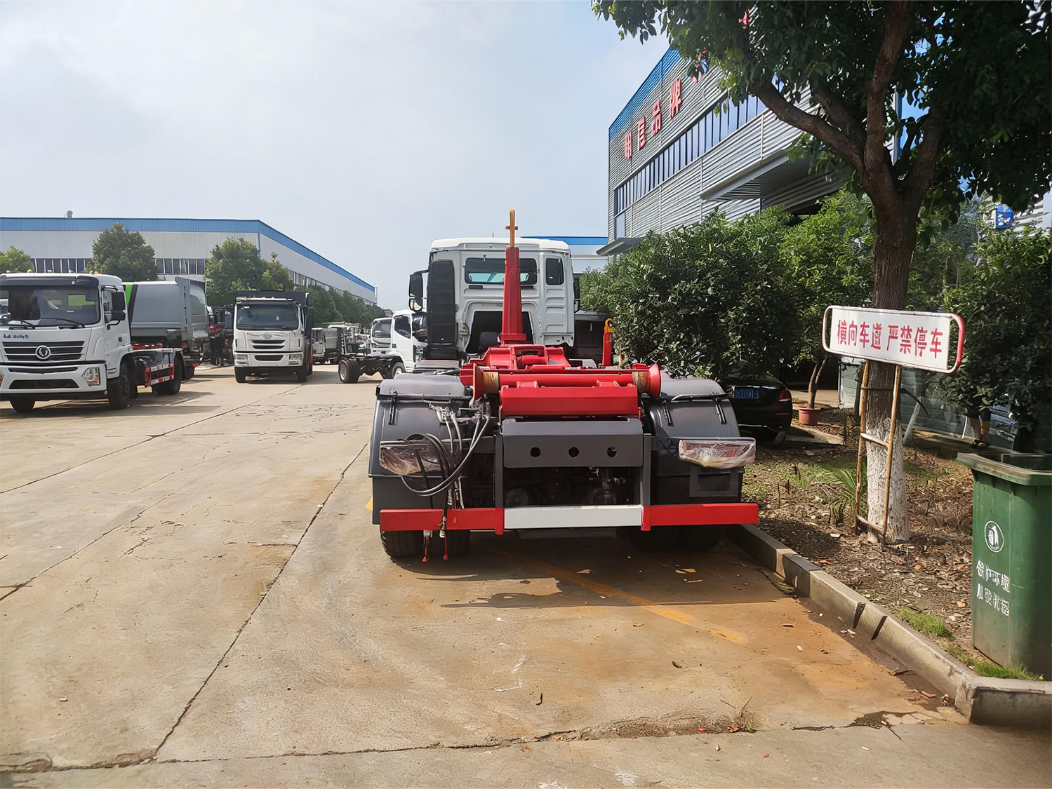 what does a garbage truck cost