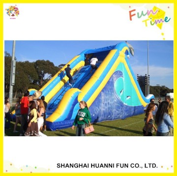 Gaint inflatable obstacle with air bump