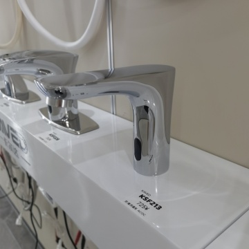 Robinets d'eau de capteur de salle de bain sans touche automatique