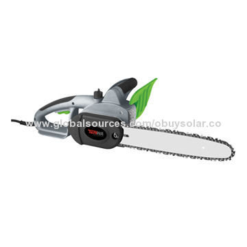 Chainsaw, convenient and reliable chain assembly system