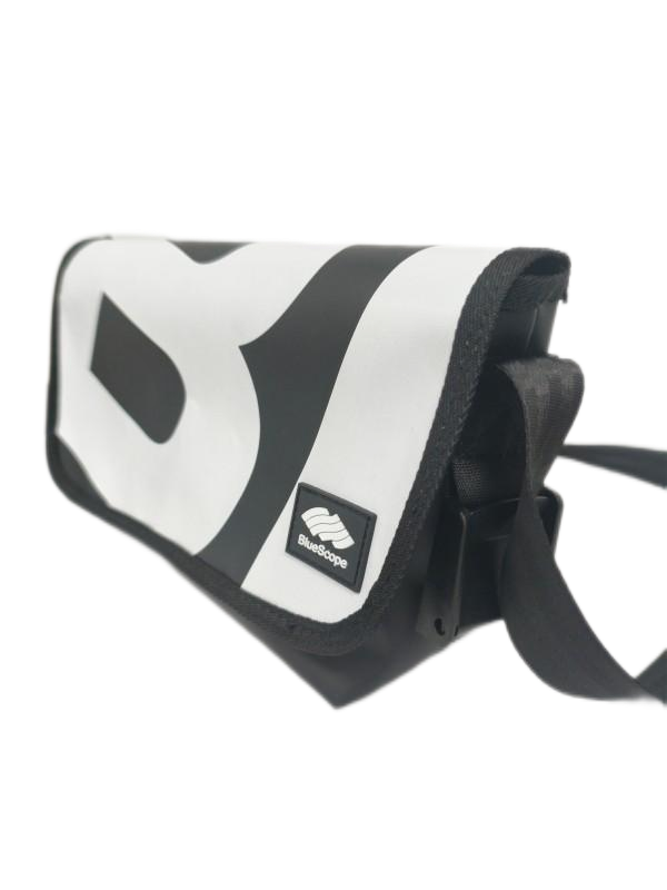 kustomisasi orang -orang PVC Messenger Bags customizationYoung people PVC messenger bags
