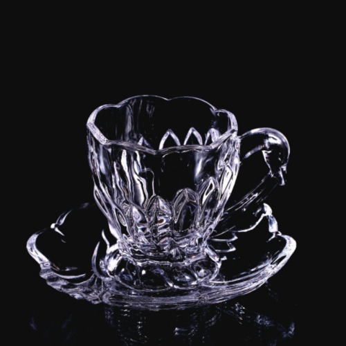 Juego de taza y platillo de vidrio para té