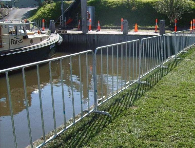 temporary crowd barrier fence pedestrian barrier