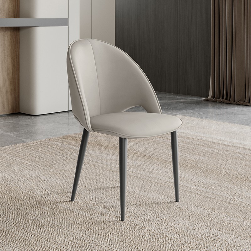 Chaise de salle à manger beige rembourrée avec des jambes en métal élégant