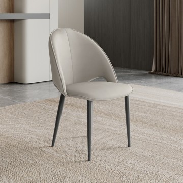 Sedia da pranzo beige imbottita con eleganti gambe in metallo