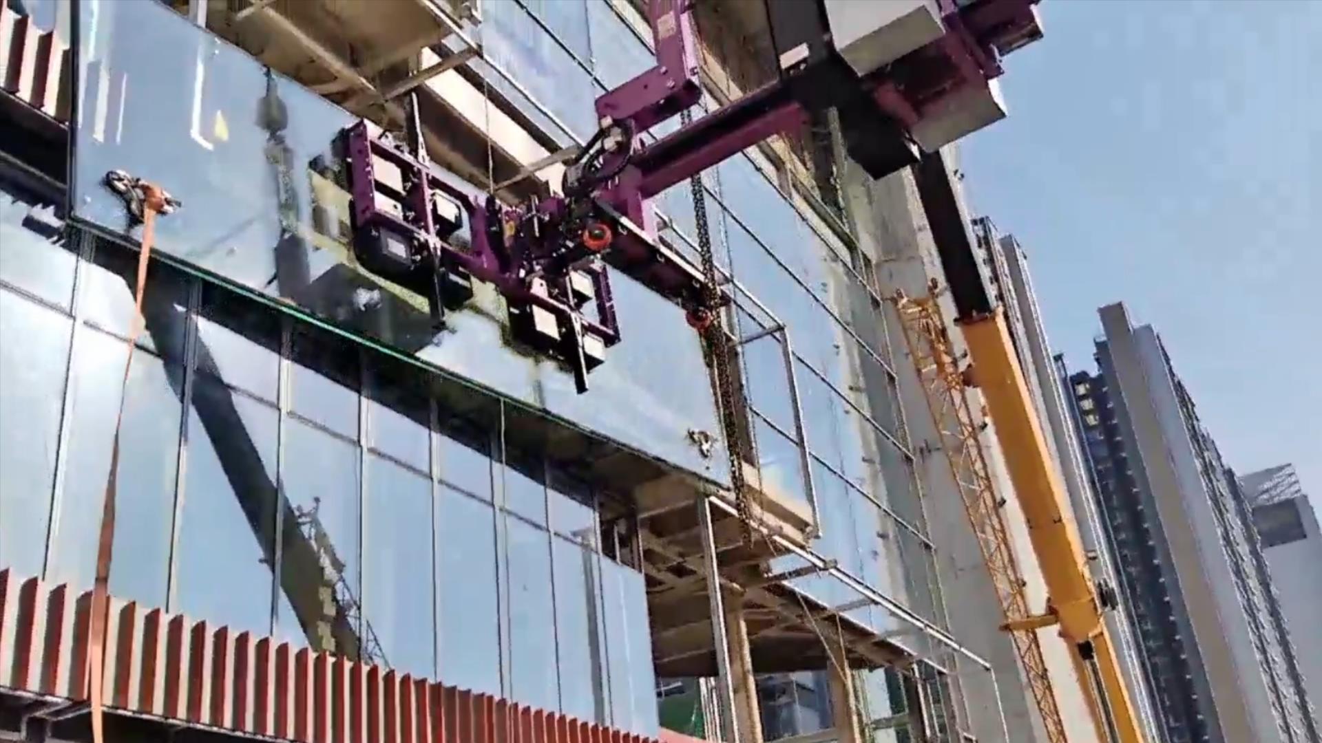 Glass Lifter Overhanding eaves (1)