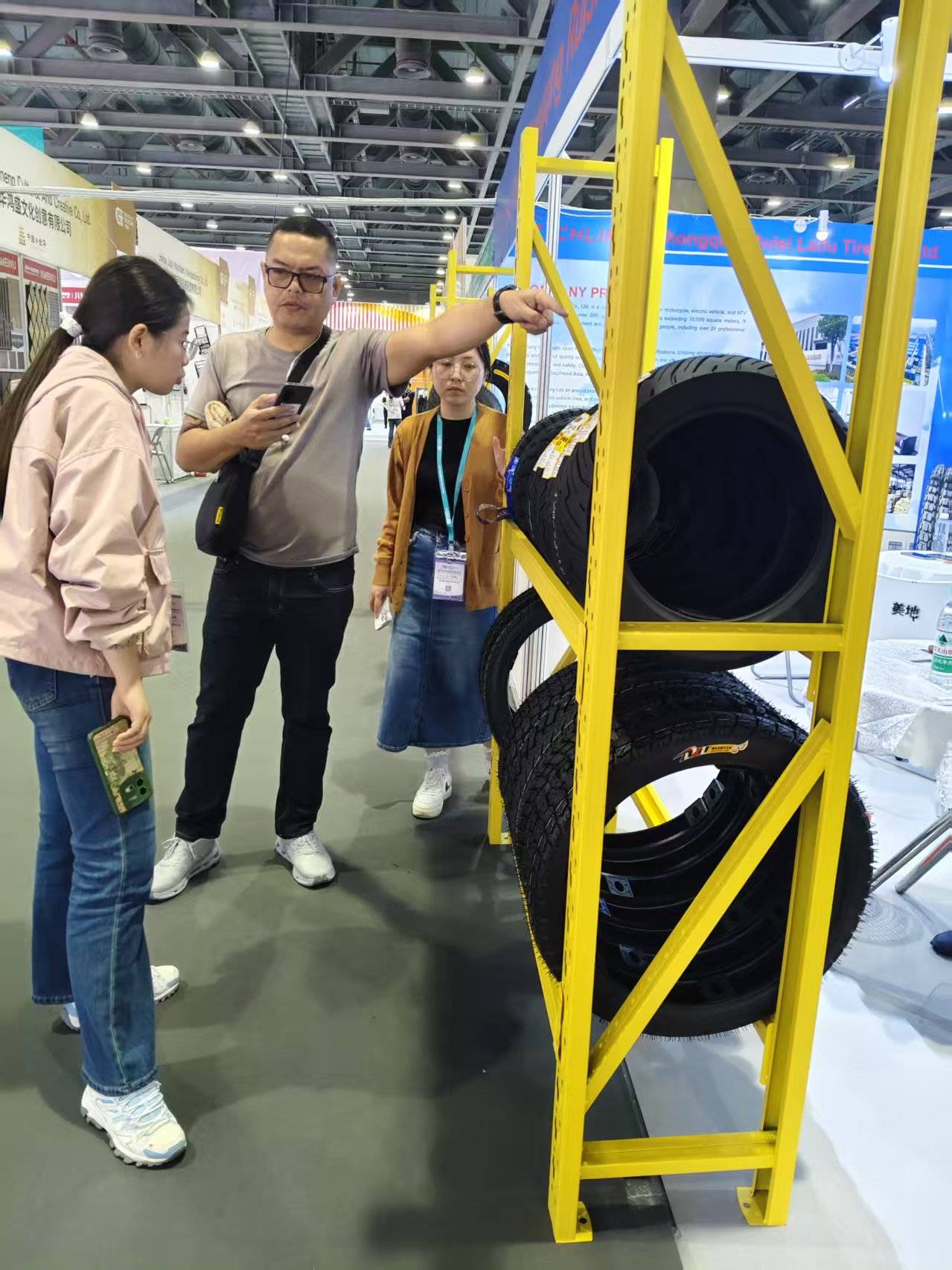 Glory Returns to Canton Fair! KUMA Brand Tires under Ruisilaifu Are Sought-After by Merchants Worldwide7