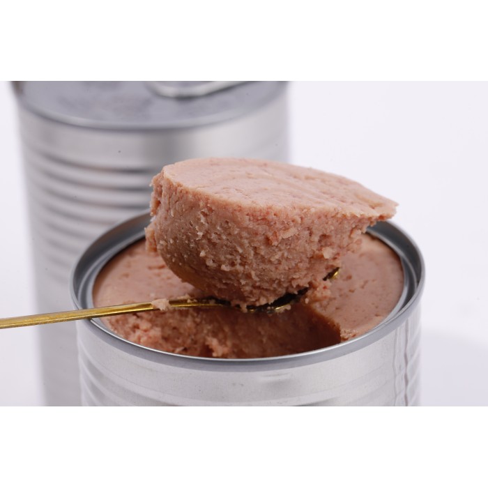 Premium-Tierfutter in Dosen mit Huhn für Katzen