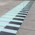 Luzes LED de piano interativas para exteriores