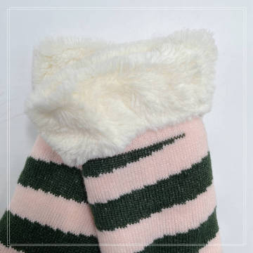Fuzzy Sherpa aus Slipper -Socken aus Sherpa auskleidet
