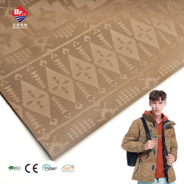 Trendiges Design aus 100D-Polarfleece mit elastischer Prägung