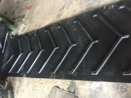 supply Y32 Chevron belt