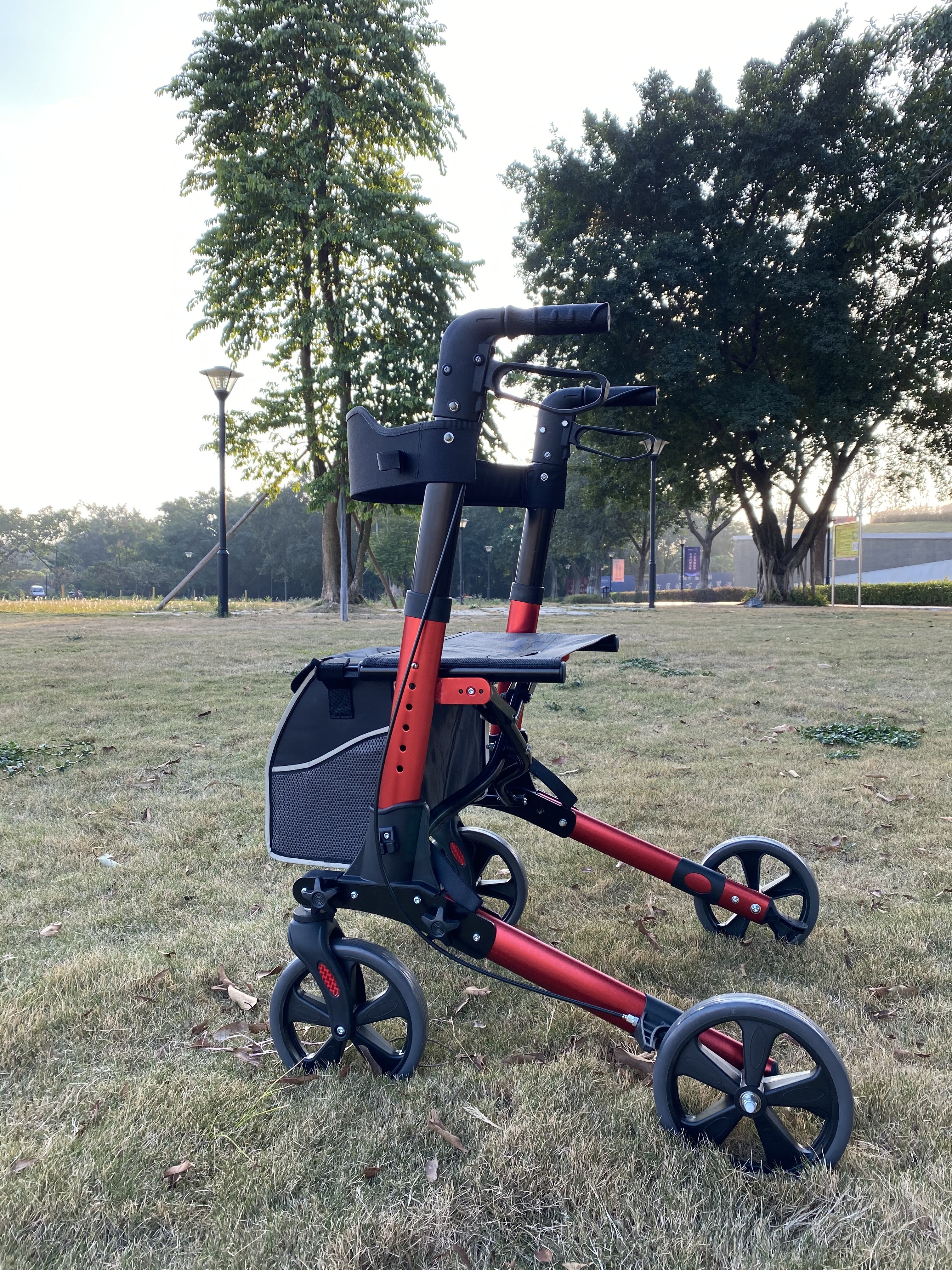 Lightweight 4 Wheels Rollator Hot Choice Folding Elderly Walker