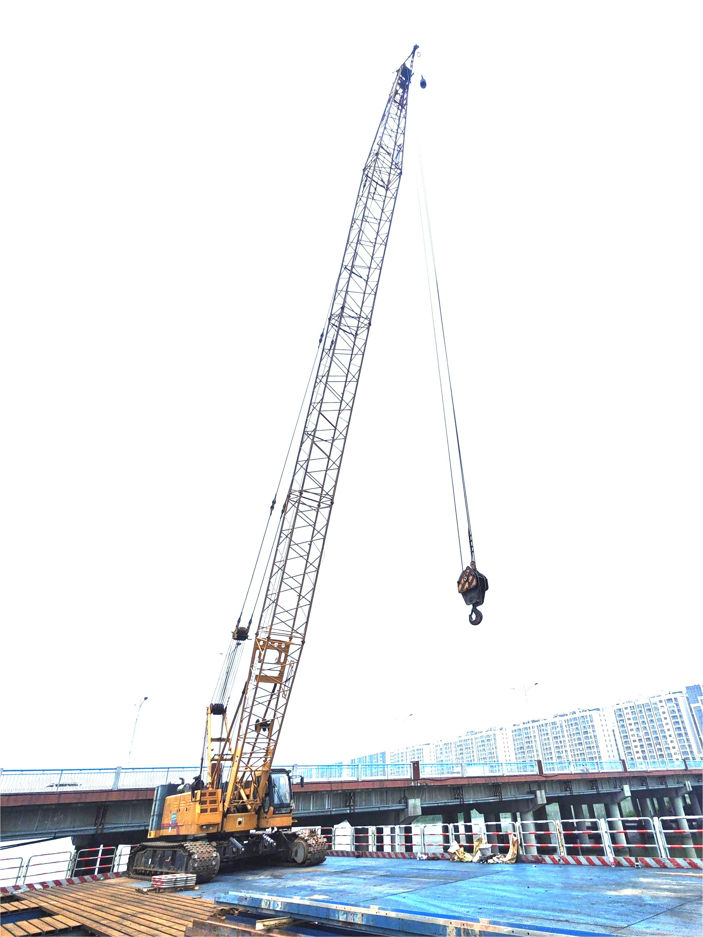 Bargain-priced 85-ton crawler crane, ideal for small projects Bargain-priced 85-ton crawler crane, ideal for small projects