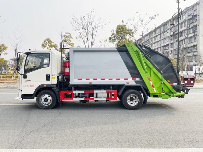 Sinotruk 4x2 رفض سيارة الشاحنة الضوفية القمامة