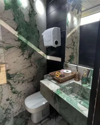 Stunning Patagonia Green Emerald Quartzite Slab: Elegance in Natural Stone