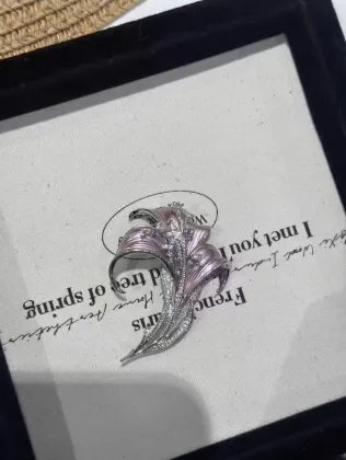 Advanced orchid brooch