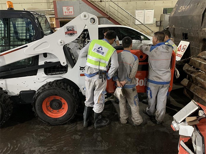Pembinaan Sanitasi Bobcat S770 Bobcat S770 Sanitation Construction