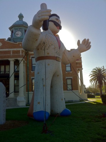 gaint inflatable elvis for advertising