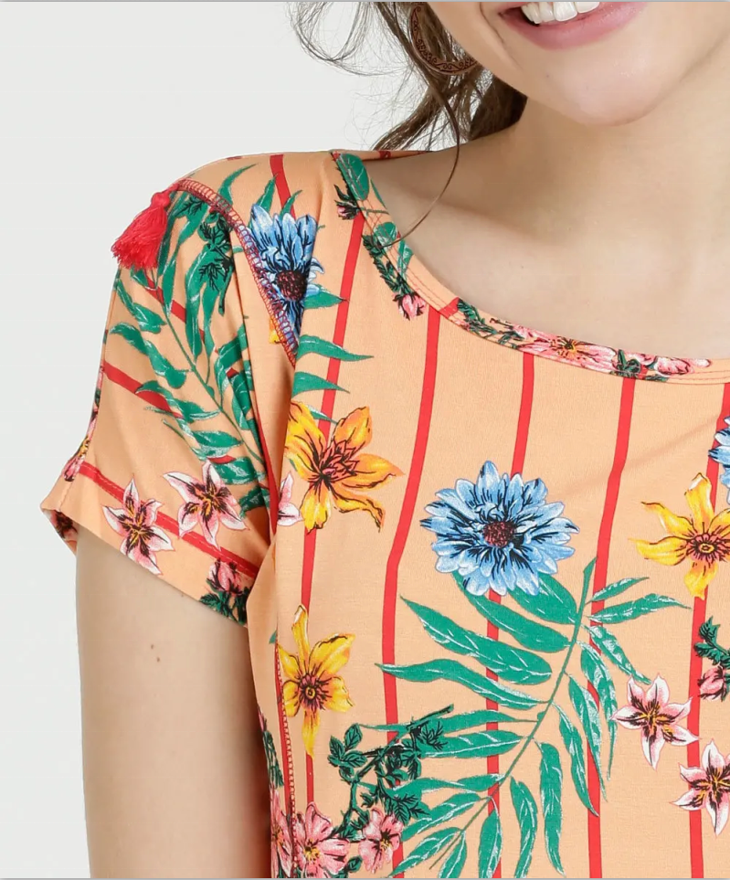 Kurzärmlige, schmal geschnittene Bluse mit Blumenprint