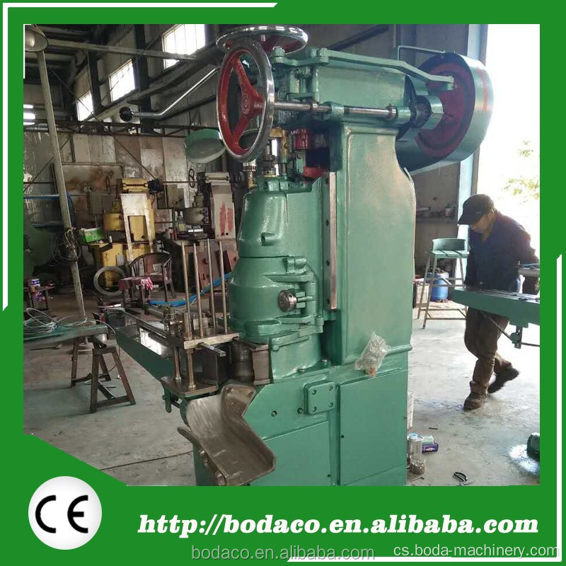 Konzervovaný tuňák sardinky / rajčatová pasta / pečetící stroj na houby