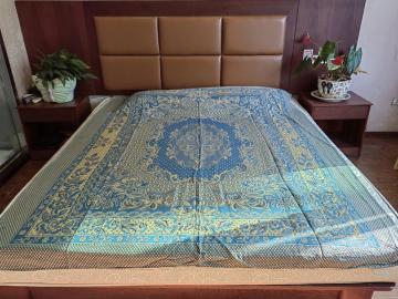 Desain Keren Lantai Parket Warna Emas