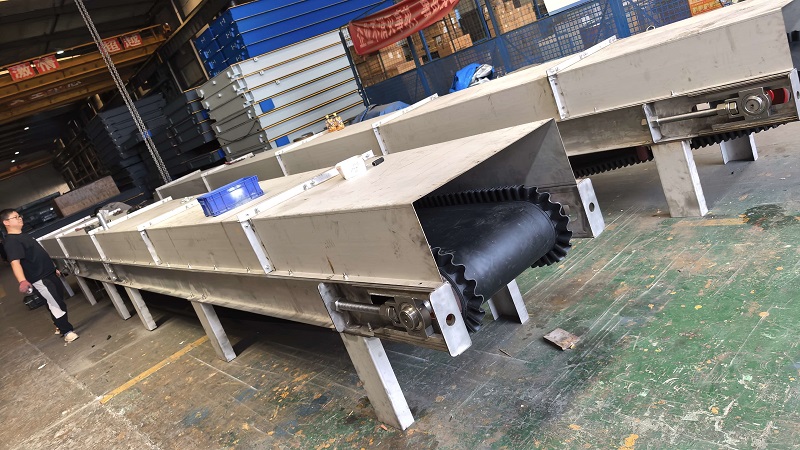 Intelligent Manufacturing Sets Sail Overseas: Hengbiao Technology Delivers Two Sets of Stainless Steel Fully Enclosed Quantitative Feeders for Overseas Deployment!