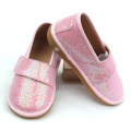 Детская необычная обувь розового цвета с блестками и скрипом