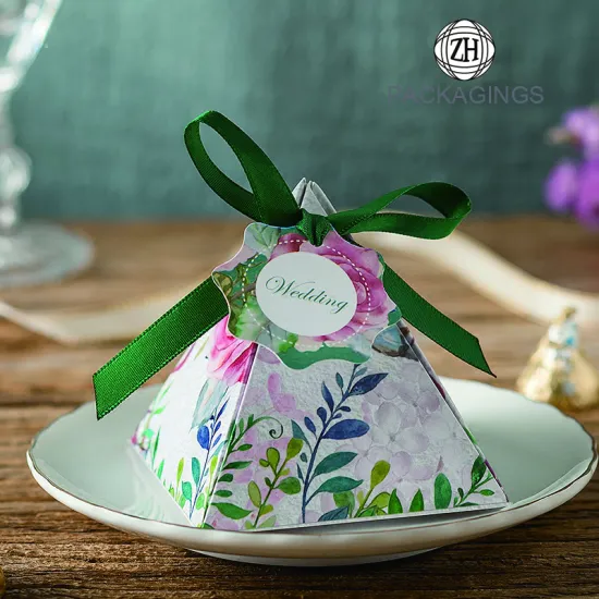Small paper chocolate candy gift box for wedding