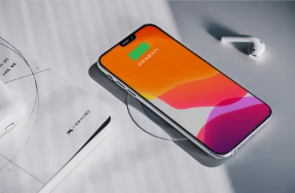 Qi wireless charger for desktop
