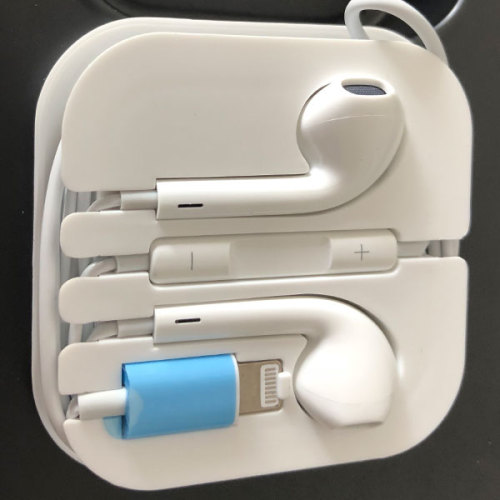 Wired noise cancelling headphones