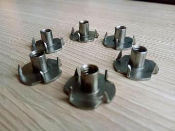 No.10-24 UNC Plain Full thread Four prongs t-nuts