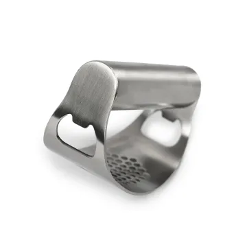 SmartPan Garlic Mincer: A Robust Stainless Steel Garlic Squeezer and Presser for Efficient Cooking