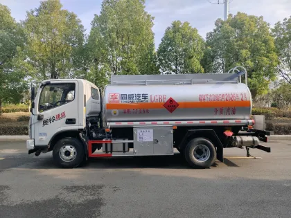 Tongwei Foton Aoling vs. Zhuanli Brand Aoling Refueling Trucks