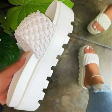 European and American Large Size Woven Flat Bottom Beach Slippers for Women