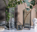 Kreativa geometriska glasvaser rökig grå blommor arrangemang