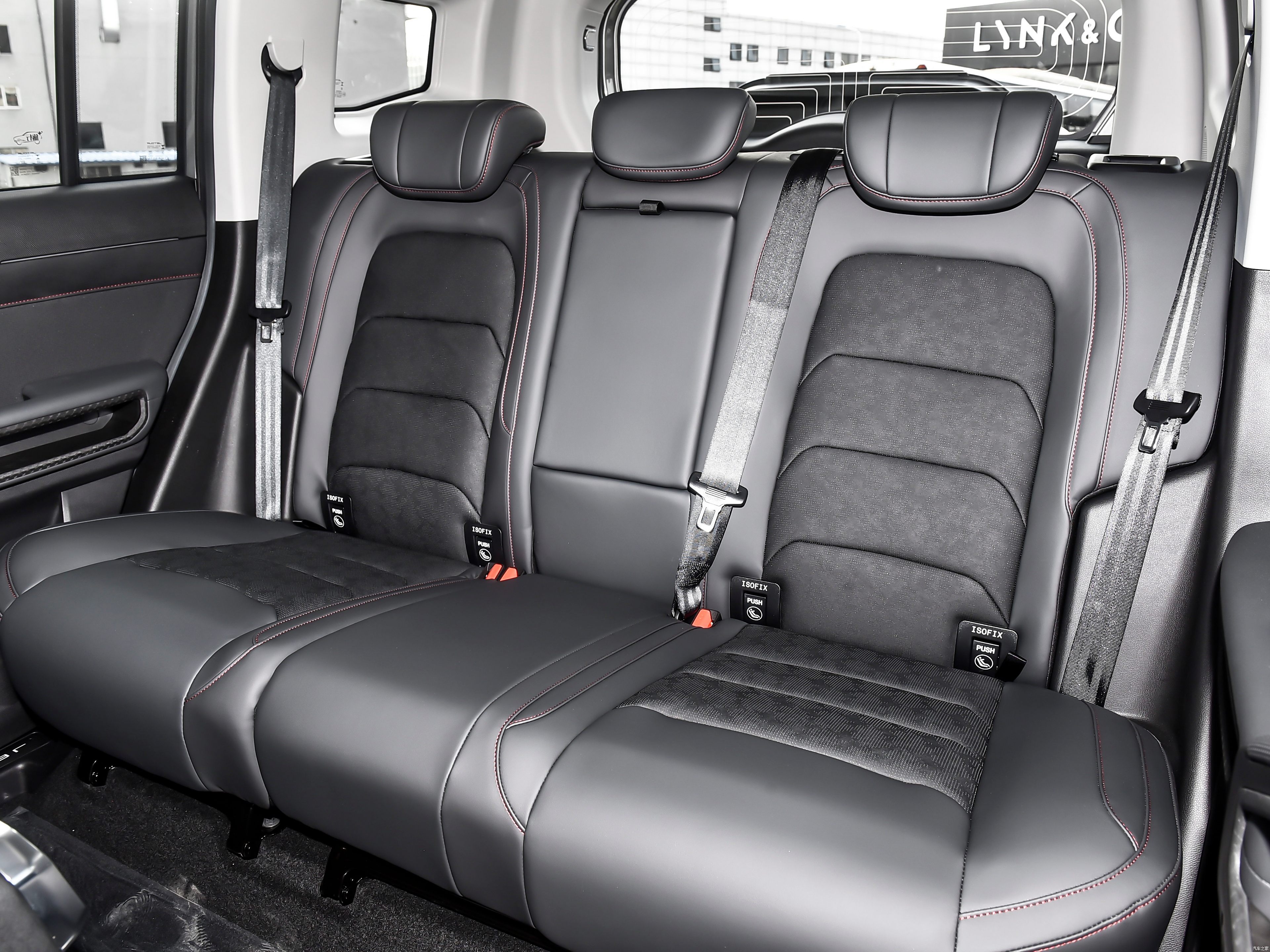 Plug-in hybrid off-road vehicle Jetour ShanhaiT2