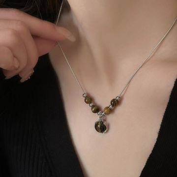 Collana a sospensione unisex retrò per glassa marrone per i maglioni invernali autunnali