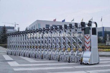 Expansion gate door